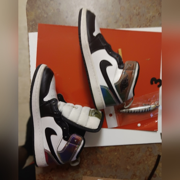 Jordan 1 kids 12.5 - Picture 2 of 7